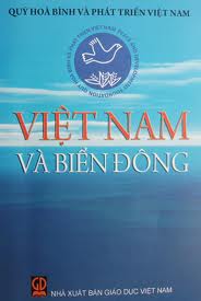 Meluncurkan buku dengan tajuk "Vietnam dan Laut Timur"